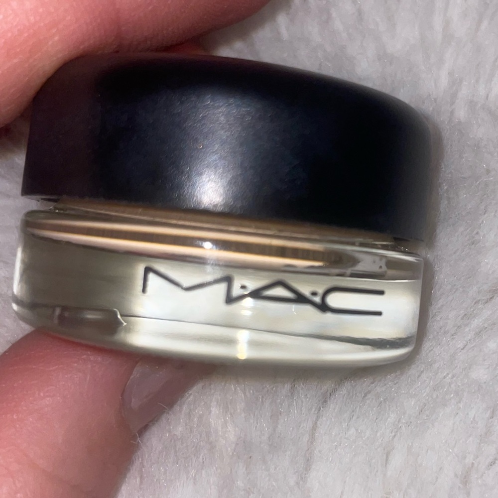 MAC PRO LONGWEAR PAINT POT